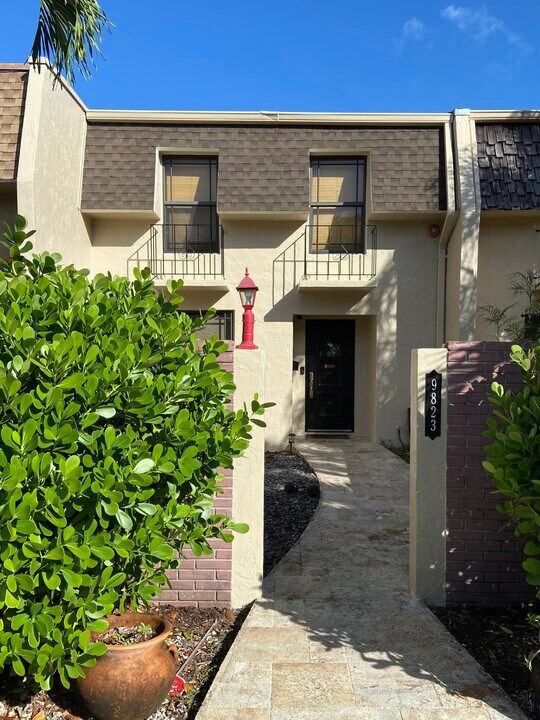 9823 SW 93rd Ter in Miami, FL - Building Photo