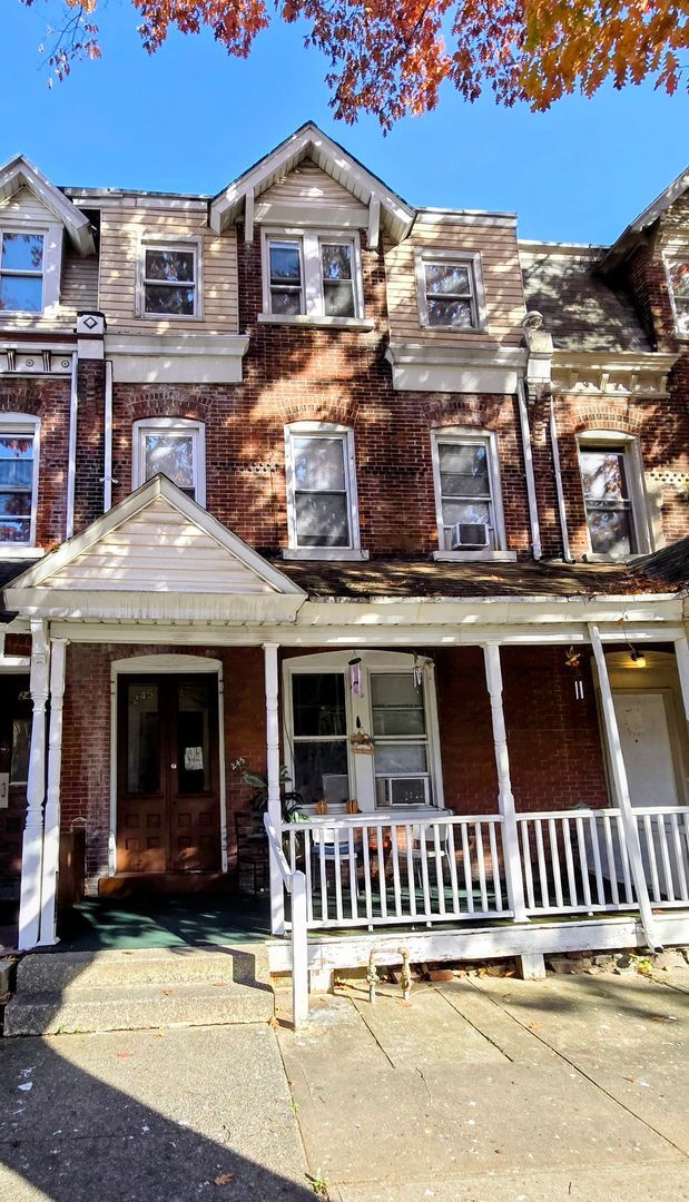 property at 245 N 4th St