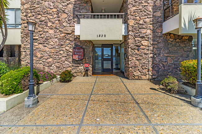 1830 Lakeshore Ave, Unit 109 in Oakland, CA - Building Photo - Building Photo