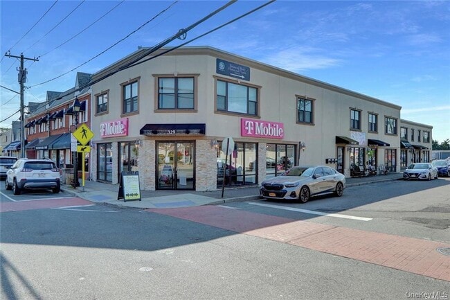 329 Broadway in Bethpage, NY - Building Photo - Building Photo