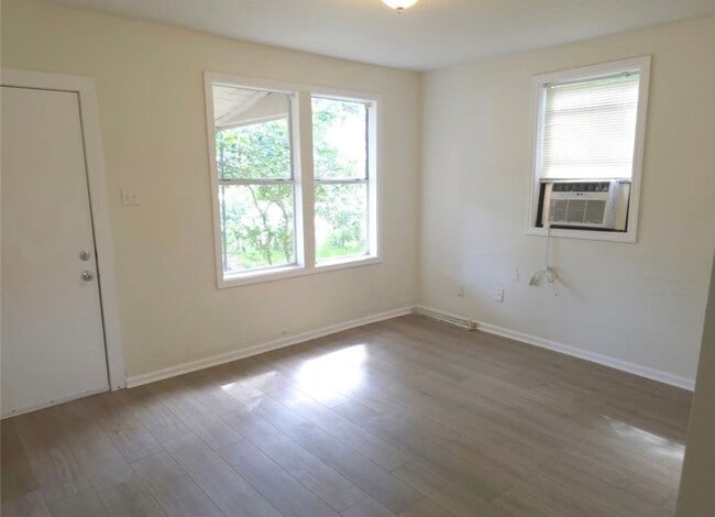 2204 State Hwy 3 in Dickinson, TX - Foto de edificio - Building Photo