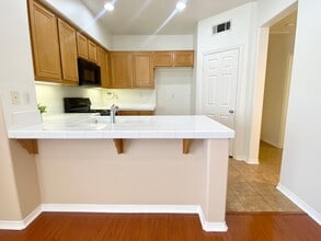 2670 Night Jasmine Dr in Simi Valley, CA - Building Photo - Building Photo