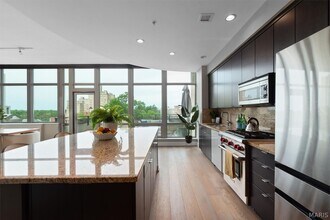 4909 Laclede Ave in St. Louis, MO - Building Photo - Building Photo