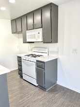 14755 Victory Blvd, Unit 201 in Van Nuys, CA - Building Photo - Building Photo