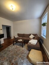 11 Stearns Rd, Unit 4 in Brookline, MA - Foto de edificio - Building Photo