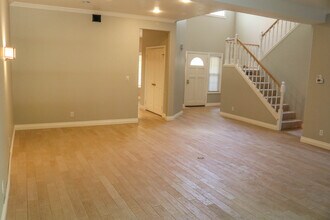 1032 Cherry Creek Cir in Westlake Village, CA - Building Photo - Building Photo