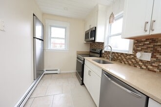 50 Atherton St in Stoughton, MA - Building Photo - Building Photo