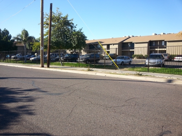 Polk Terrace Apartments in Phoenix, AZ - Foto de edificio - Building Photo