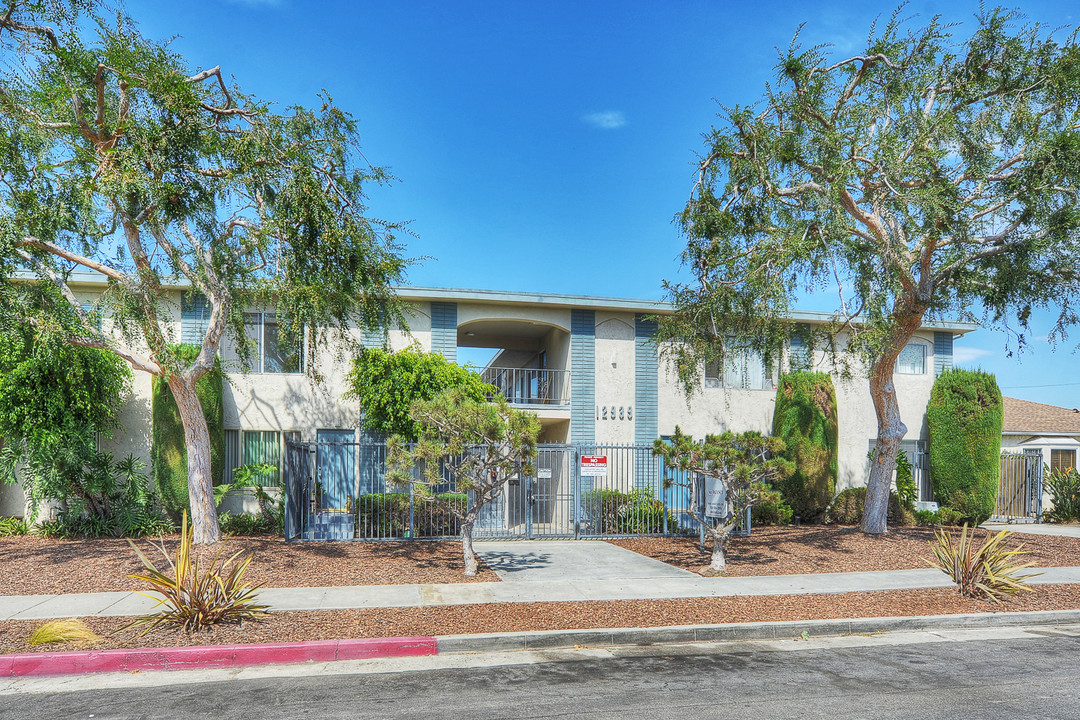 12939 Bonaparte Ave in Los Angeles, CA - Building Photo