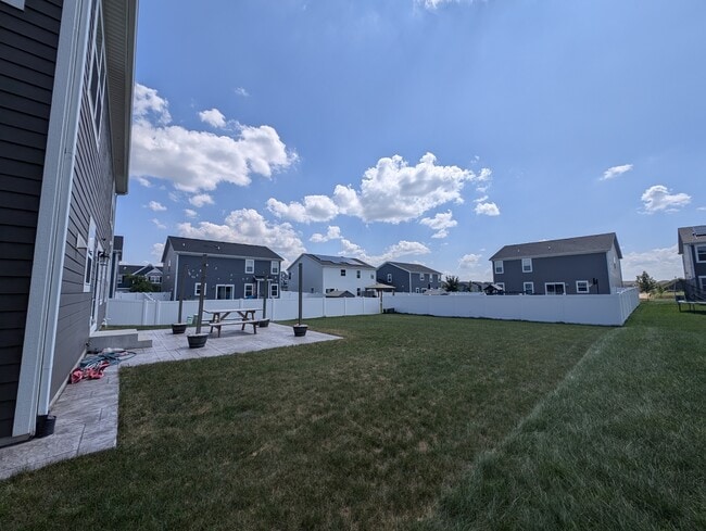 3759 St James Ct in Elgin, IL - Foto de edificio - Building Photo