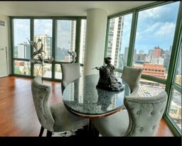 111 W Maple St, Unit 1401 in Chicago, IL - Building Photo