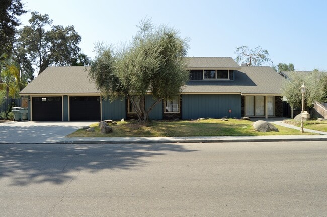 4125 W Nicholas Ave in Visalia, CA - Building Photo - Building Photo