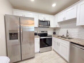 205 Andover Pl N in Sun City Center, FL - Foto de edificio - Building Photo