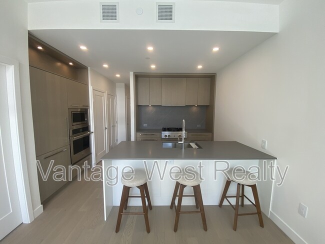 property at 3389-3389 Lakeshore Rd