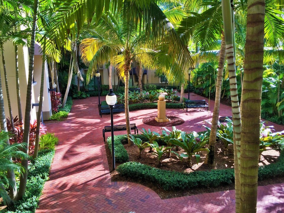 4905 Midtown Ln in Palm Beach Gardens, FL - Building Photo