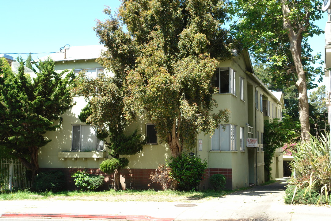 2550 College Ave in Berkeley, CA - Foto de edificio