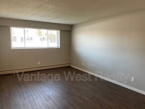 235-235 Husch Rd in Kelowna, BC - Building Photo - Building Photo