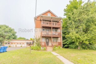 12 Evergreen St in Bristol, CT - Building Photo