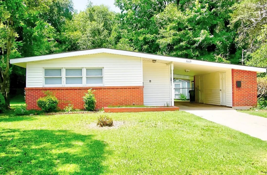 3609 Loxley Ln in Montgomery, AL - Building Photo