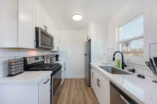 3324 V St in Sacramento, CA - Building Photo - Building Photo
