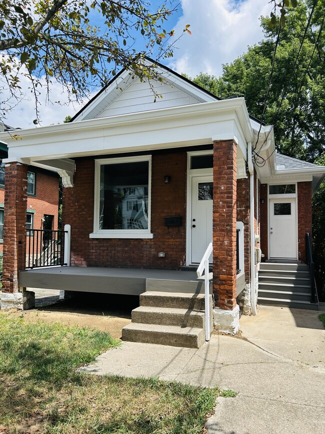 1702 Jefferson Ave in Covington, KY - Building Photo - Building Photo