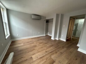 430 Dickinson St in Philadelphia, PA - Building Photo