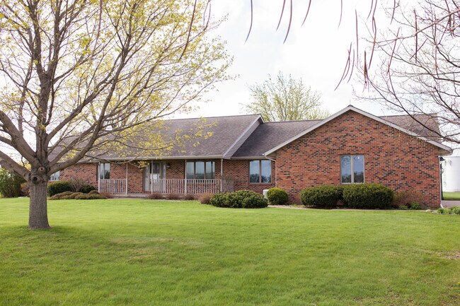 1066 US-6 in North Utica, IL - Building Photo - Building Photo