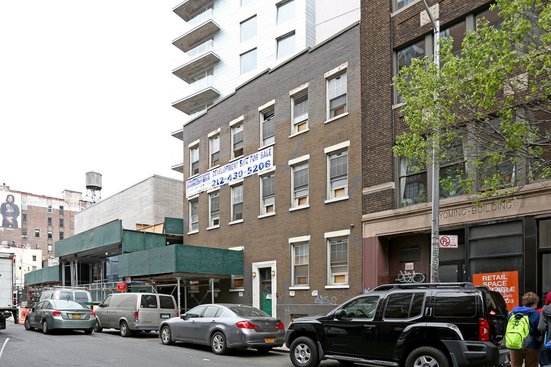 3 E 3rd St in New York, NY - Building Photo