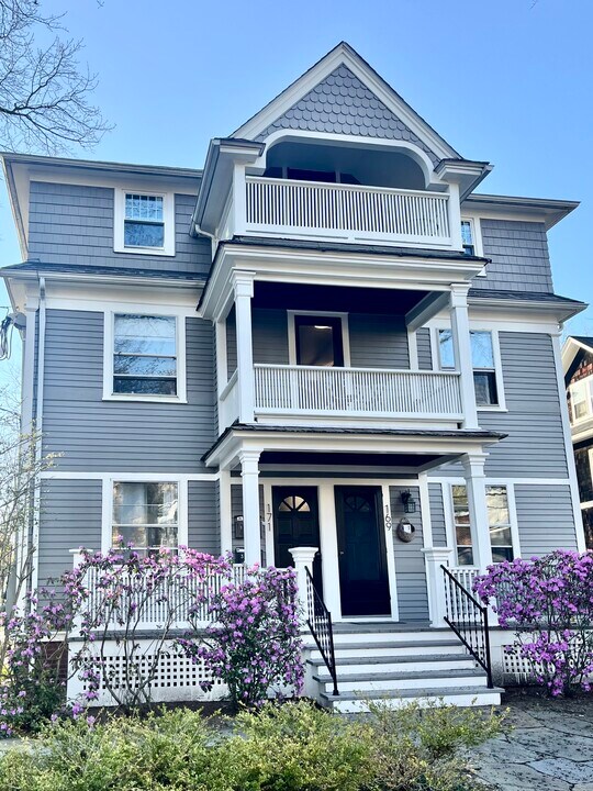 171 crescent st in Northampton, MA - Building Photo