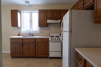 48 N Church St, Unit 2 in Ephrata, PA - Foto de edificio - Building Photo