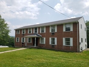 17 Coventry Rd in Endicott, NY - Building Photo - Building Photo