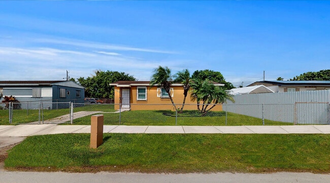 830 NW 3rd St in Homestead, FL - Building Photo - Building Photo