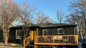 8714 San Benito Way in Dallas, TX - Building Photo