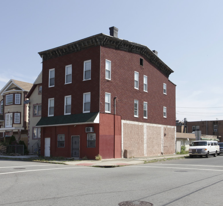 601 Fulton St in Elizabeth, NJ - Building Photo