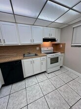 3390 Foxcroft Rd in Miramar, FL - Building Photo - Building Photo