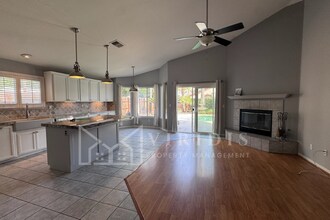 10014 Brookline Woods Dr in Bakersfield, CA - Building Photo - Building Photo