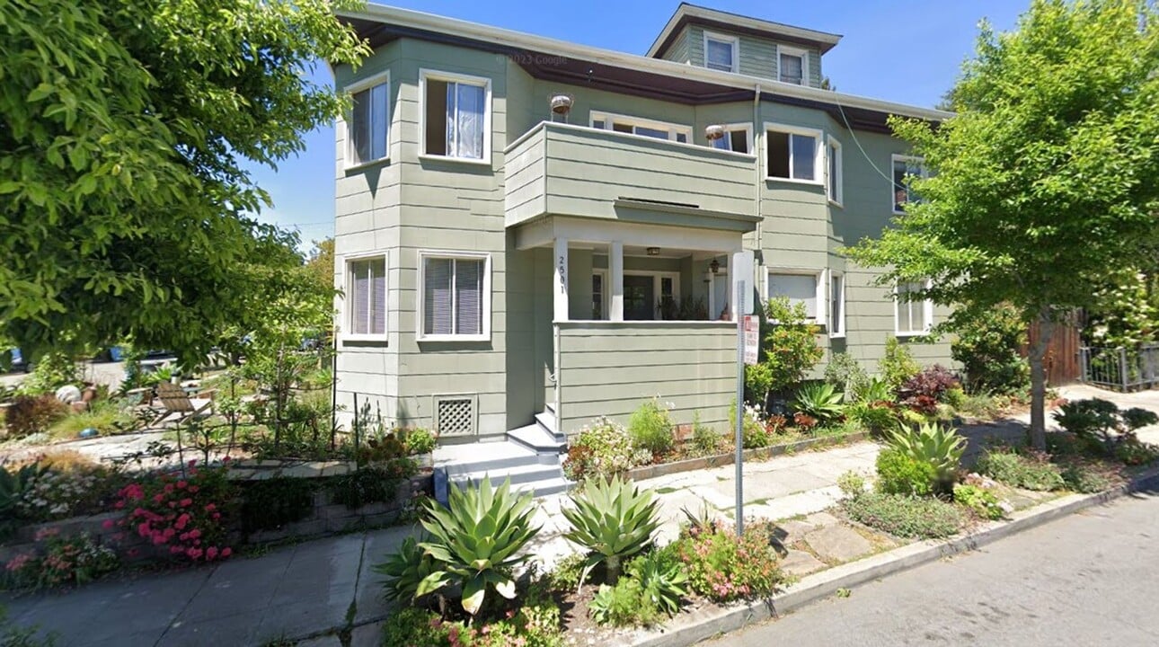 2501 Russell St in Berkeley, CA - Building Photo