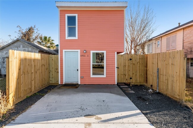 6911 Avenue O in Galveston, TX - Building Photo - Building Photo