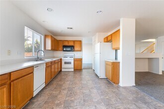 1300 Swanbrooke Dr in Las Vegas, NV - Building Photo - Building Photo