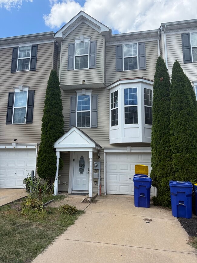 property at 4089 Forest Hills Ct