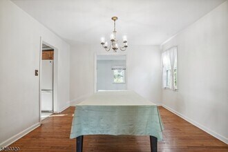 10 Yorktown Terrace in Livingston, NJ - Building Photo - Building Photo