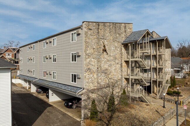 519 N Lincoln in Bloomington, IN - Foto de edificio - Building Photo