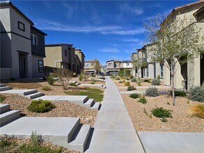 531 Thistleberry Ave in Las Vegas, NV - Building Photo - Building Photo