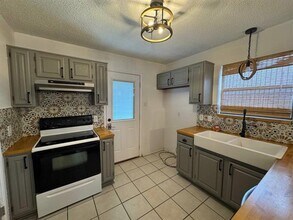 703 Red Oak Dr in Lewisville, TX - Building Photo - Building Photo