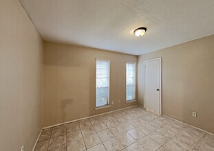 1202 Wunsche Loop in Spring, TX - Foto de edificio - Building Photo