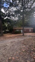 4934 Galax Dr in Charlotte, NC - Building Photo