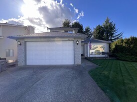 27037 111th Ct SE in Kent, WA - Building Photo