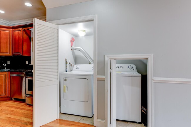 572 Liberty Ave in Jersey City, NJ - Building Photo - Building Photo