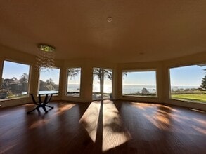 112 Schooner Bay Dr in Brookings, OR - Building Photo - Building Photo