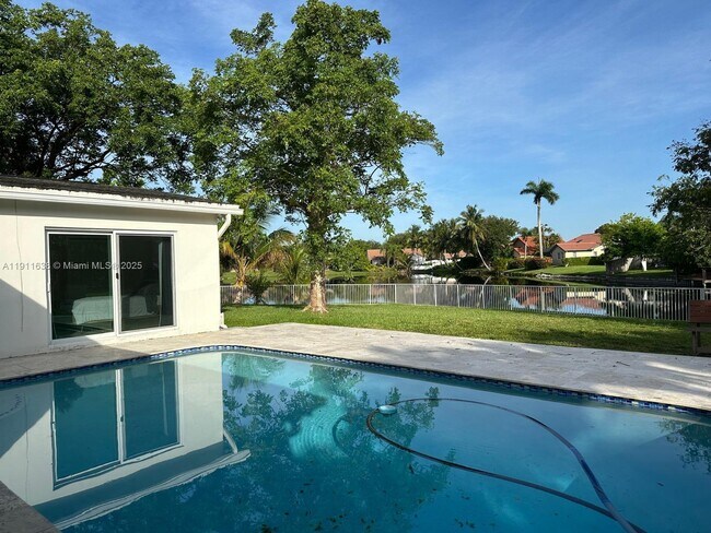 10563 NW 4th St in Plantation, FL - Building Photo - Building Photo